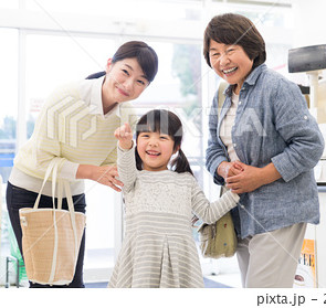 親子のスナップ写真